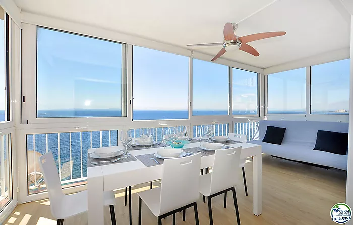Impresionante apartamento con vistas panorámicas al mar, reformado, parking incluido. ¡Debes verlo!