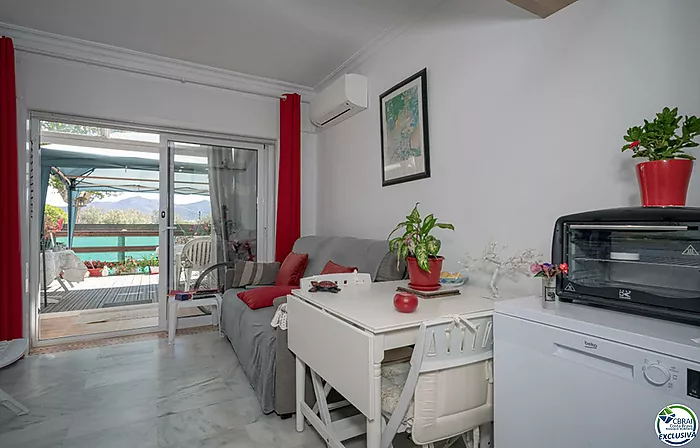 Apartamento en planta baja con gran terraza