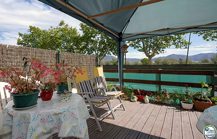 Appartement situé au rez-de-chaussée avec grande terrasse