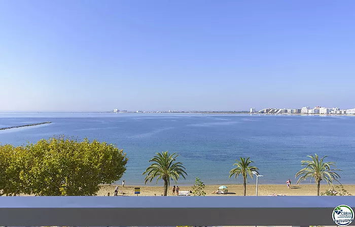 APPARTEMENT PREMIERE LIGNE DE MER A ROSES