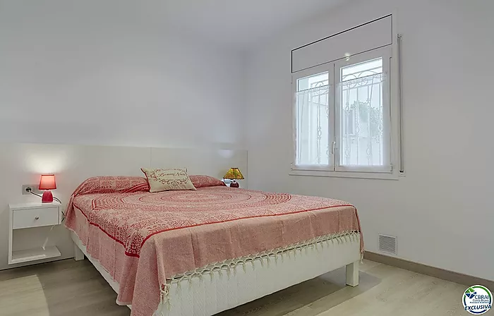 APARTAMENTO EN PRIMERA LINEA DE MAR CENTRO DE ROSES