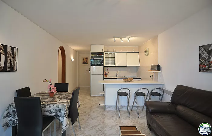 Appartement de 3 chambres avec amarre de 2,50x8 mètres à Roses Santa Margarita