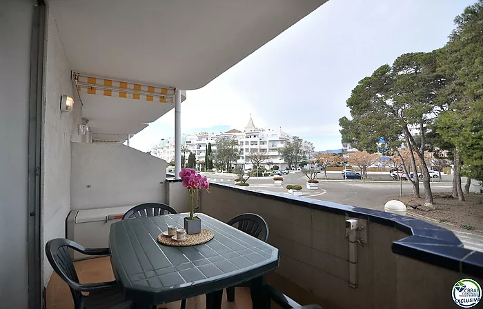 Appartement de 3 chambres avec amarre de 2,50x8 mètres à Roses Santa Margarita