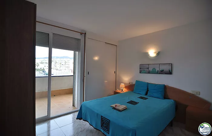 Appartement de 3 chambres avec amarre de 2,50x8 mètres à Roses Santa Margarita