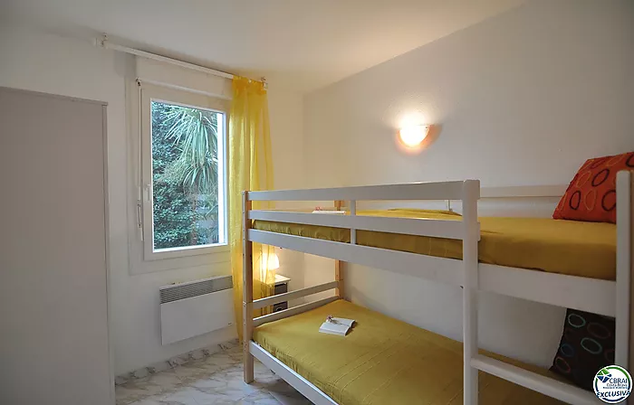 Appartement de 3 chambres avec amarre de 2,50x8 mètres à Roses Santa Margarita