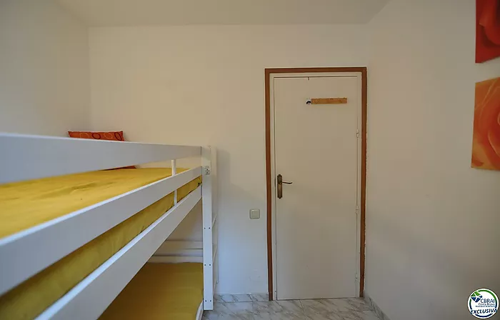 Appartement de 3 chambres avec amarre de 2,50x8 mètres à Roses Santa Margarita