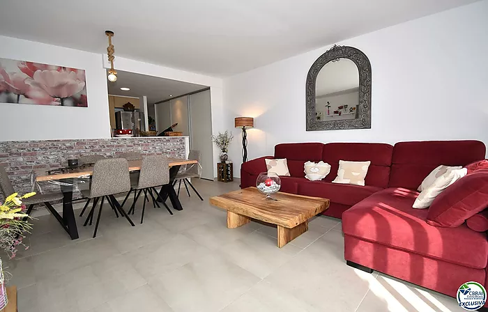 Appartement rez-de-chaussée avec jardin privé et piscine commune