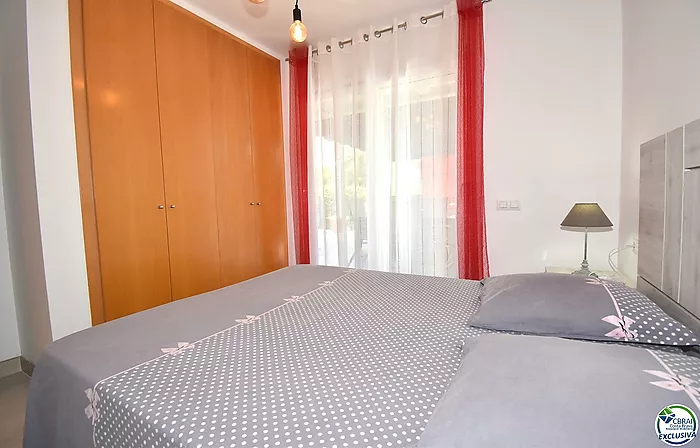 Appartement rez-de-chaussée avec jardin privé et piscine commune