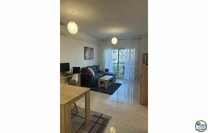 Appartement au grand Lac avec grande terrasse, amarre en location, piscine communautaire