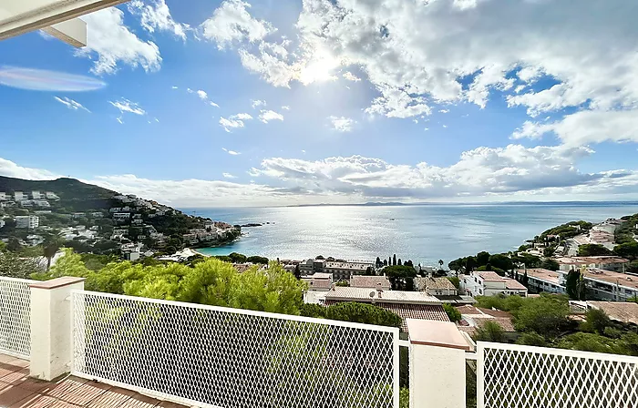 Belle maison de pêcheur avec des vues spectaculaires près de la plage