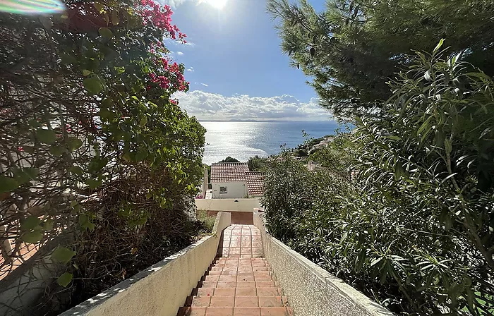 Belle maison de pêcheur avec des vues spectaculaires près de la plage