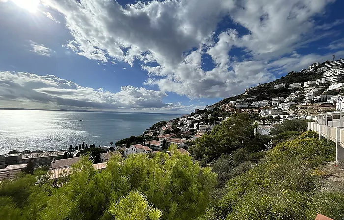 Belle maison de pêcheur avec des vues spectaculaires près de la plage