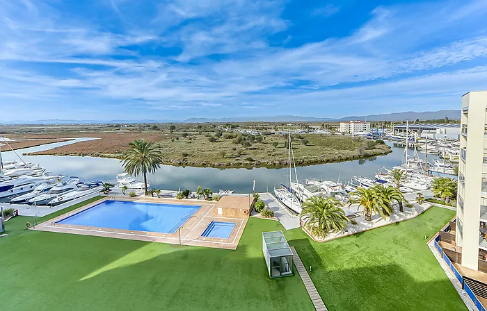 Penthouse avec des vues spectaculaires, piscine et parking