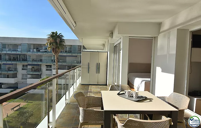 Apartamento situado en Roses, Santa Margarita, con aparcamiento y trastero privado subterraneo.