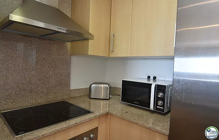 Apartamento situado en Roses, Santa Margarita, con aparcamiento y trastero privado subterraneo.