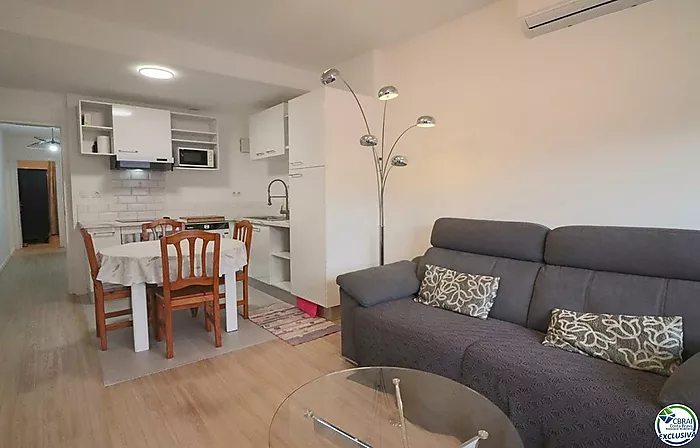 Amplio apartamento de 1 dormitorio en el centro de Roses