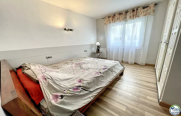 APARTAMENTO DE 6 DORMITORIOS EN EL CENTRO DE LA CIUDAD Y EN PRIMERA LÍNEA DE MAR