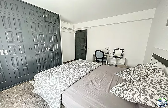 APPARTEMENT 6 CHAMBRES EN CENTRE VILLE ET EN 1ÈRE LIGNE DE MER