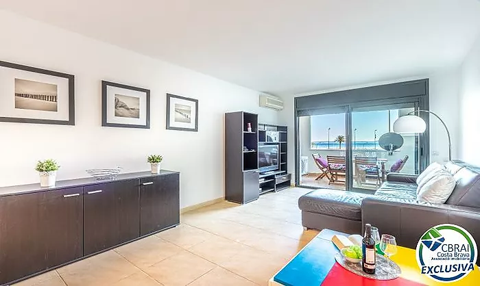 CRISTALL MAR Apartamento de 3 dormitorios con vistas al mar y con piscina comunitaria. Licencia turística