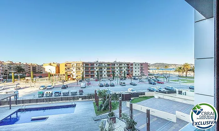 CRISTALL MAR Apartamento de 3 dormitorios con vistas al mar y con piscina comunitaria. Licencia turística