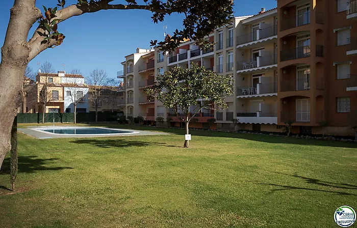 Muy bonito apartamento de 2 dormitorios en el corazón de Empuriabrava