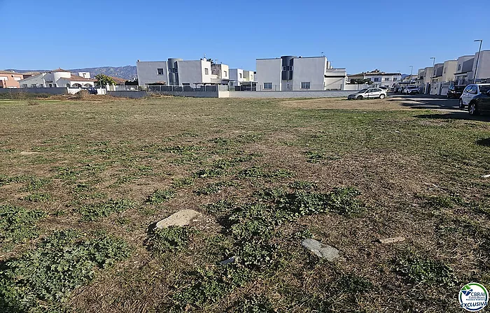 TERRENO EN VENTA EN ZONA RESIDENCIAL-EMPURIABRAVA