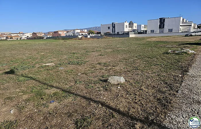 TERRAIN EN VENTE DANS UNE ZONE RESIDENTIELLE A EMPURIABRAVA