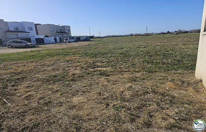 TERRAIN A VENDRE A EMPURIABRAVA DANS UN SECTEUR RESIDENTIEL