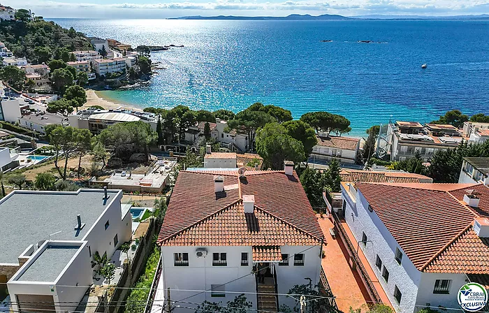 ¡Gran ático con magníficas vistas al mar de la Bahía de Roses!