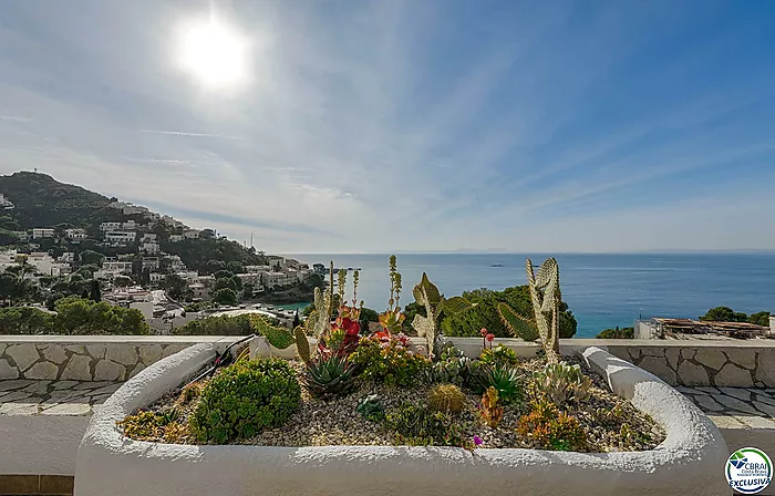 ¡Gran ático con magníficas vistas al mar de la Bahía de Roses!