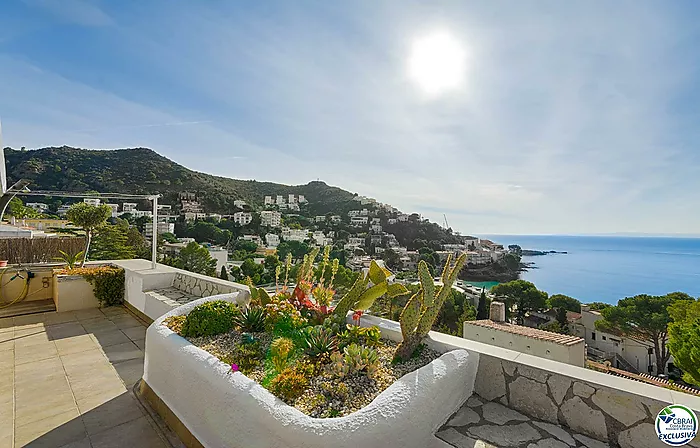 ¡Gran ático con magníficas vistas al mar de la Bahía de Roses!