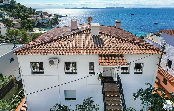 ¡Gran ático con magníficas vistas al mar de la Bahía de Roses!