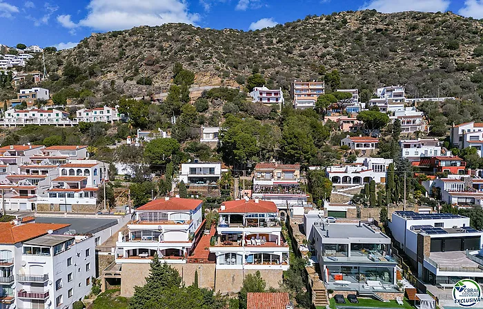 ¡Gran ático con magníficas vistas al mar de la Bahía de Roses!