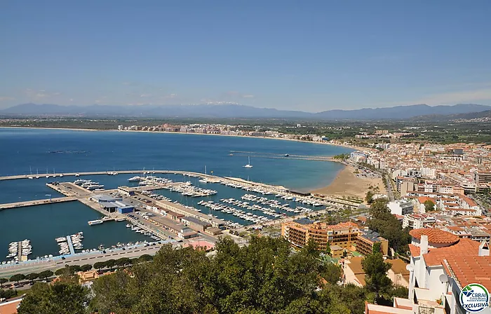 ¡Gran ático con magníficas vistas al mar de la Bahía de Roses!