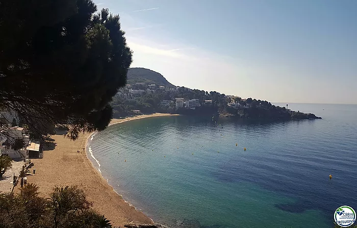 ¡Gran ático con magníficas vistas al mar de la Bahía de Roses!