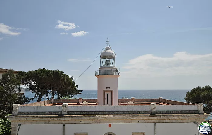 ¡Gran ático con magníficas vistas al mar de la Bahía de Roses!