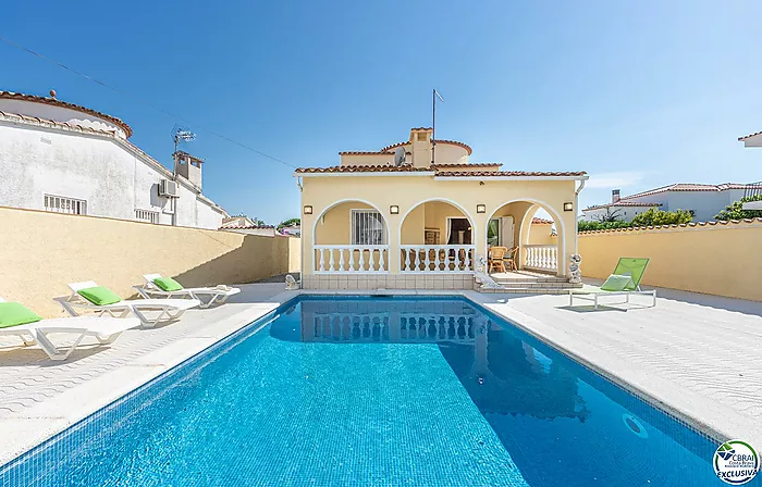 Bonita casa  con piscina en Empuriabrava