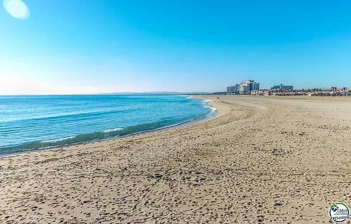 Bonita casa  con piscina en Empuriabrava