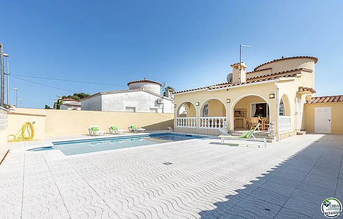 Bonita casa  con piscina en Empuriabrava