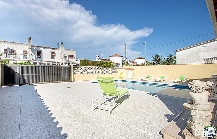 Bonita casa  con piscina en Empuriabrava