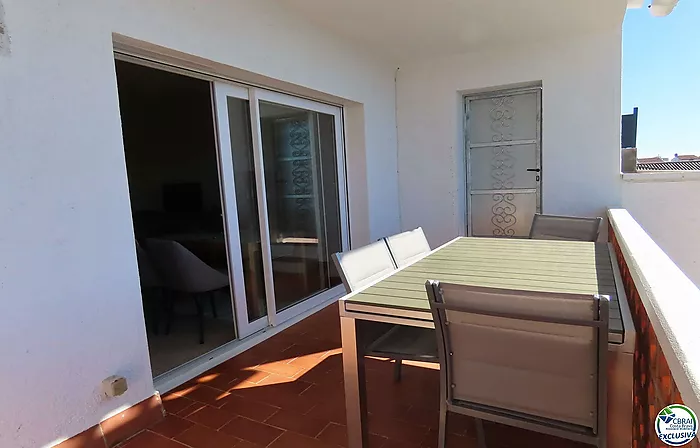 Bonito apartamento grande  cerca de la playa en venda y con vistas al canal