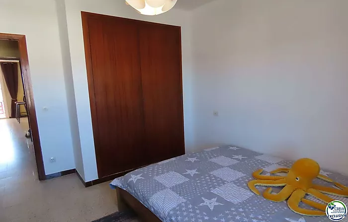 Bonito apartamento grande  cerca de la playa en venda y con vistas al canal