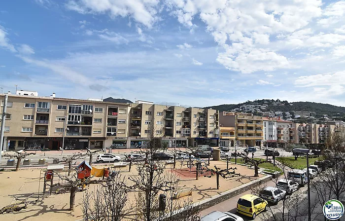 Appartement de 92 m2 et 8 m2 de terrasse, situé au centre de Roses.