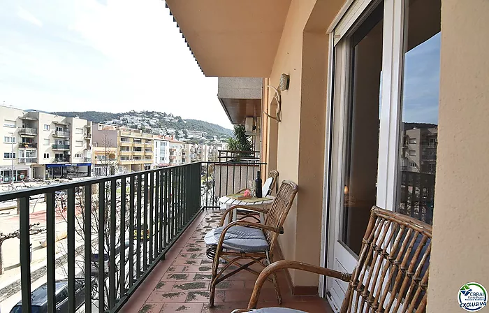 Appartement de 92 m2 et 8 m2 de terrasse, situé au centre de Roses.