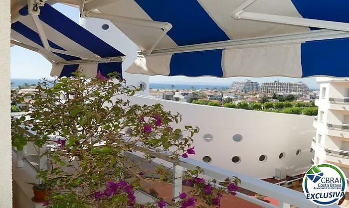 Vendido - Piso con 2 hab., vista al mar y doble garaje