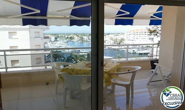 Apartamento con 2 hab., vista al mar y doble garaje