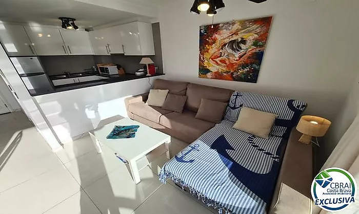 Apartamento con 2 hab., vista al mar y doble garaje