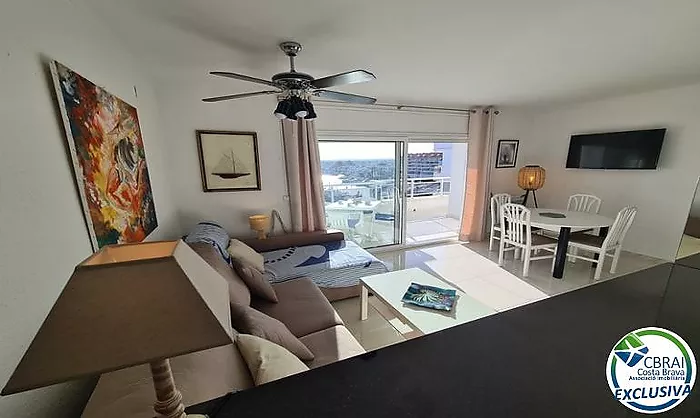 Apartamento con 2 hab., vista al mar y doble garaje