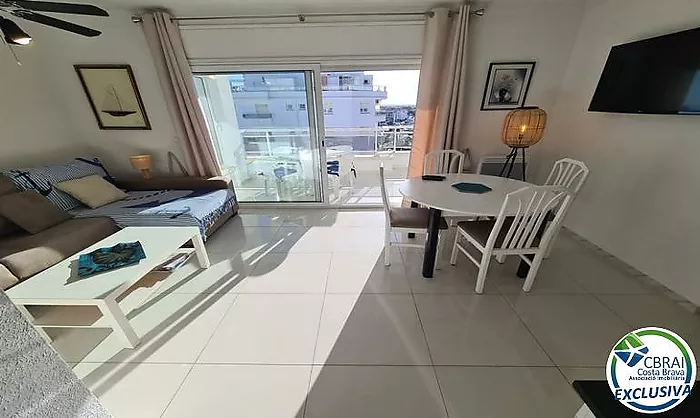 Apartamento con 2 hab., vista al mar y doble garaje