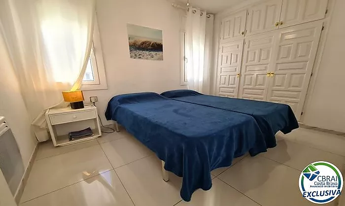 Apartamento con 2 hab., vista al mar y doble garaje